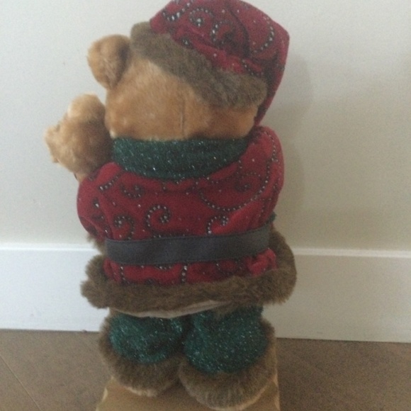 Collectable Holliday bear - Picture 4 of 5